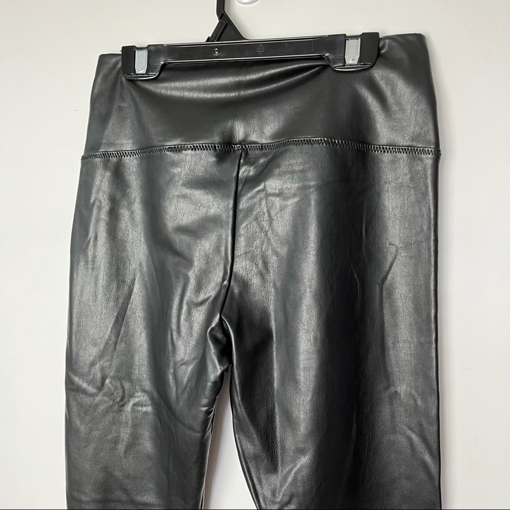 7 FOR ALL MANKIND Black Faux Leather Leggings Pants NWT XS - Picture 8 of 9